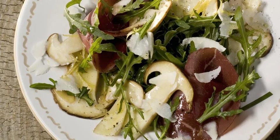 Insalata invernale con bresaola e funghi