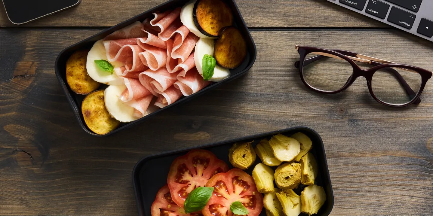 Schiscetta con prosciutto crudo, melanzane, mozzarella