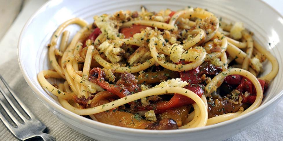 Tonnarelli al ragù di guanciale e peperoni