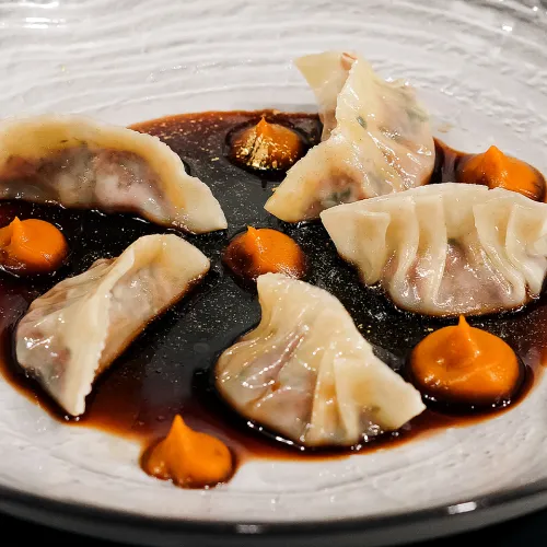 Gyoza con ripieno di Gran Cotechino e crema di zucca aromatizzata 