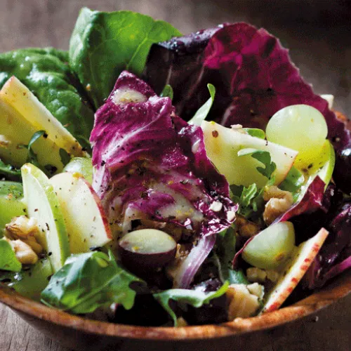 Winter salad with Negronetto, radicchio, walnuts and apples
