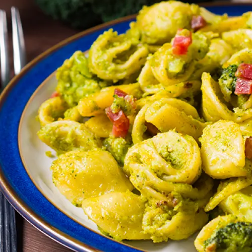 Orecchiette con i broccoli e pancetta