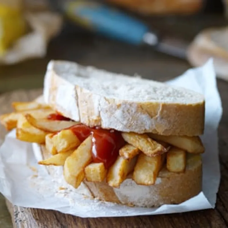 panino farcito con patate fritte