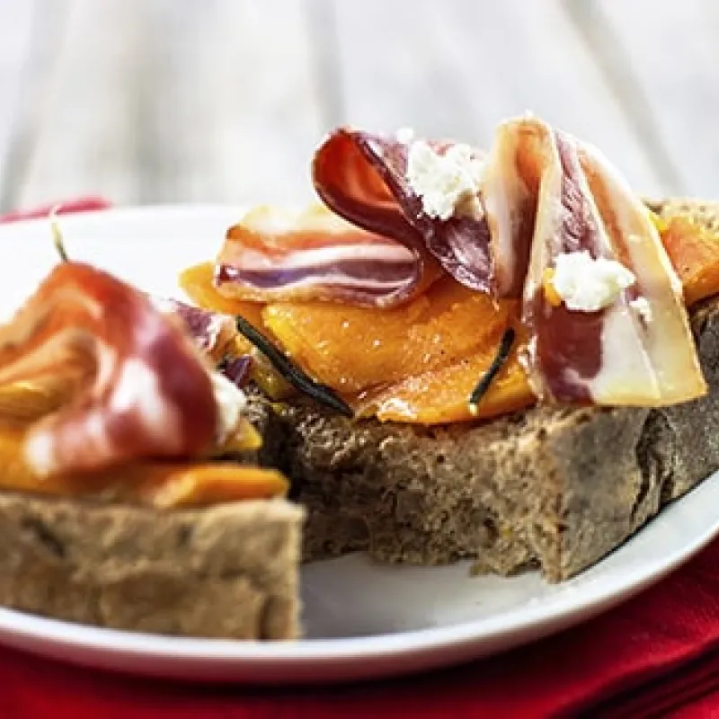 Crostini di pane farciti