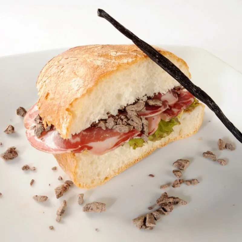 Panino farcito con coppa di Zibello e cioccolata