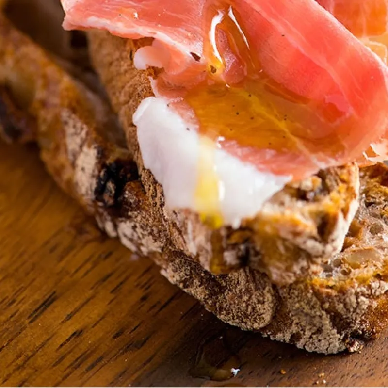 Crostini di pane farciti per tutti