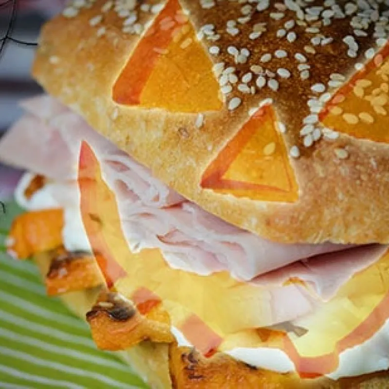 Panino per Halloween con zucca e stracchino