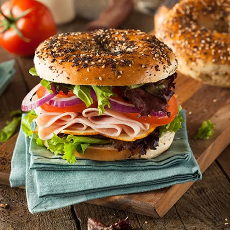 bagel con il petto di tacchino