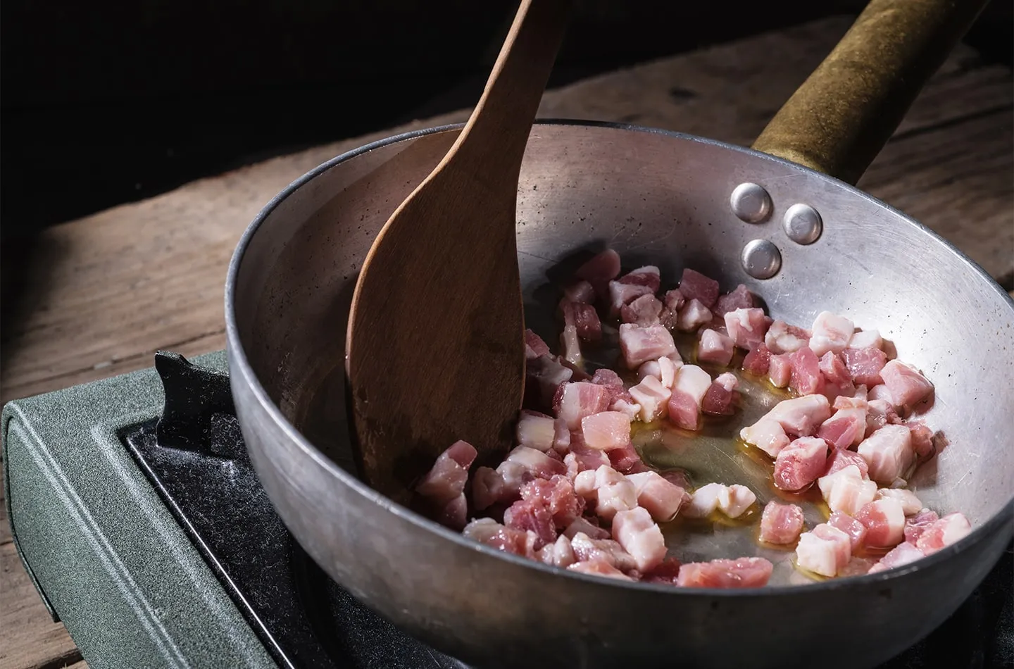 Rigatoni alla carbonara con tartufo nero_