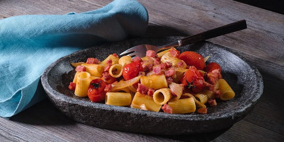 Pasta con salsiccia e cipolle